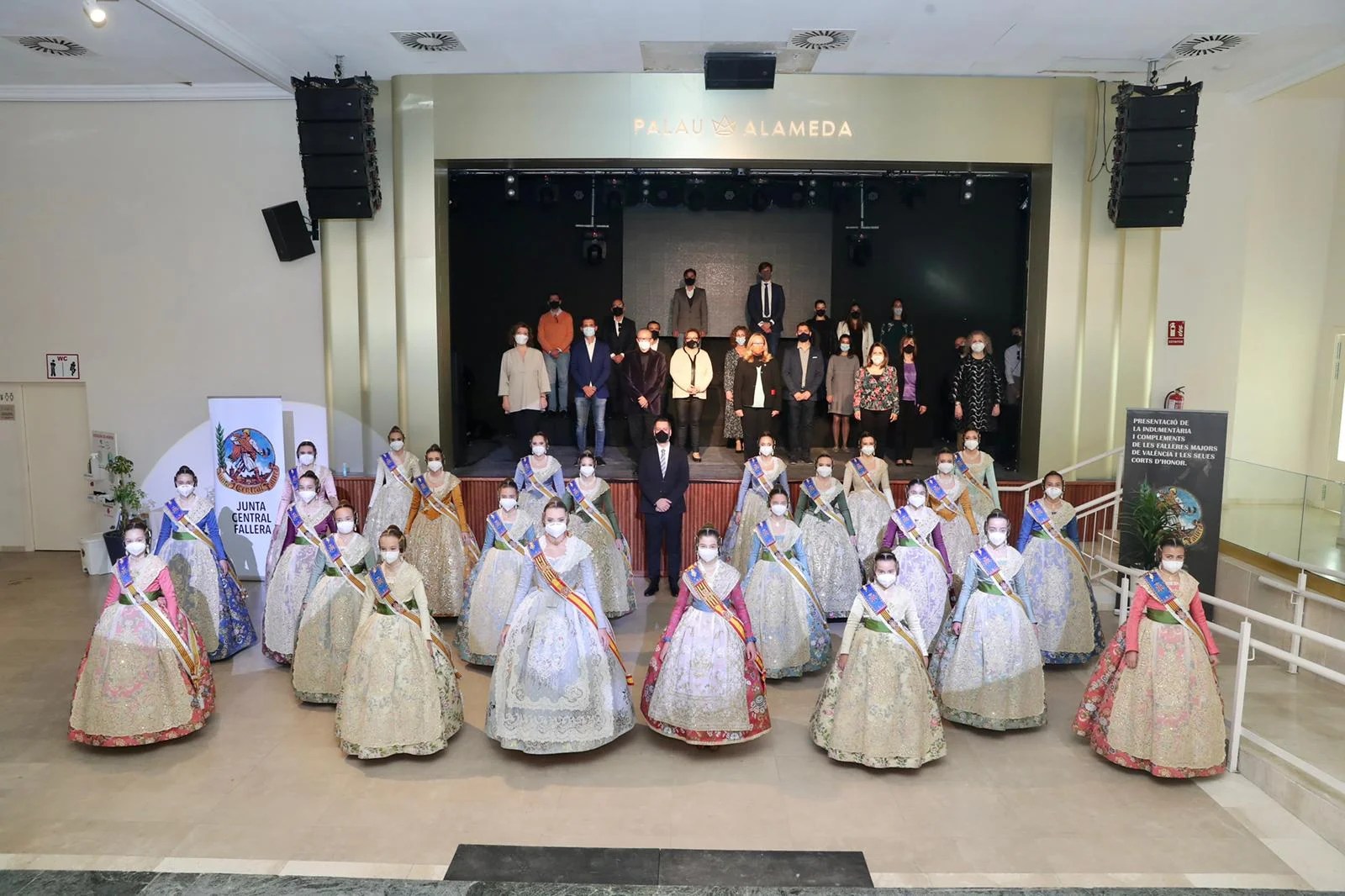 Así es la indumentaria oficial de las Falleras Mayores de València y sus Cortes de Honor 2021 FOTONOTICIA