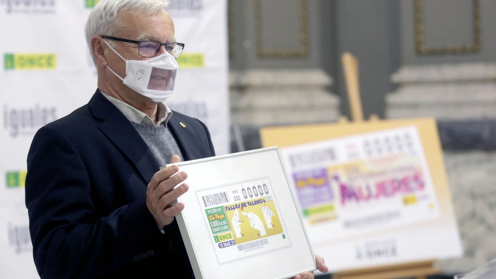 El Ayuntamiento acoge la presentación de los cupones de la ONCE que “dan visibilidad” al Día internacional de las Mujeres y a las Fallas 1 0304 Cupons de lONCE