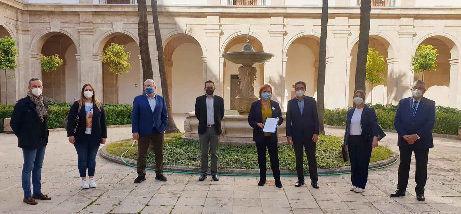 La Delegada del Gobierno recibe el manifiesto por la Salvaguarda de las Fallas