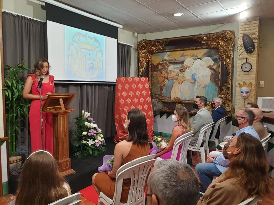 Comienzan las celebraciones del 150 aniversario de la Falla de la Plaza de la Merced 2 Rocio Gil fue la presentadopra del acto  Foto: La Comisión