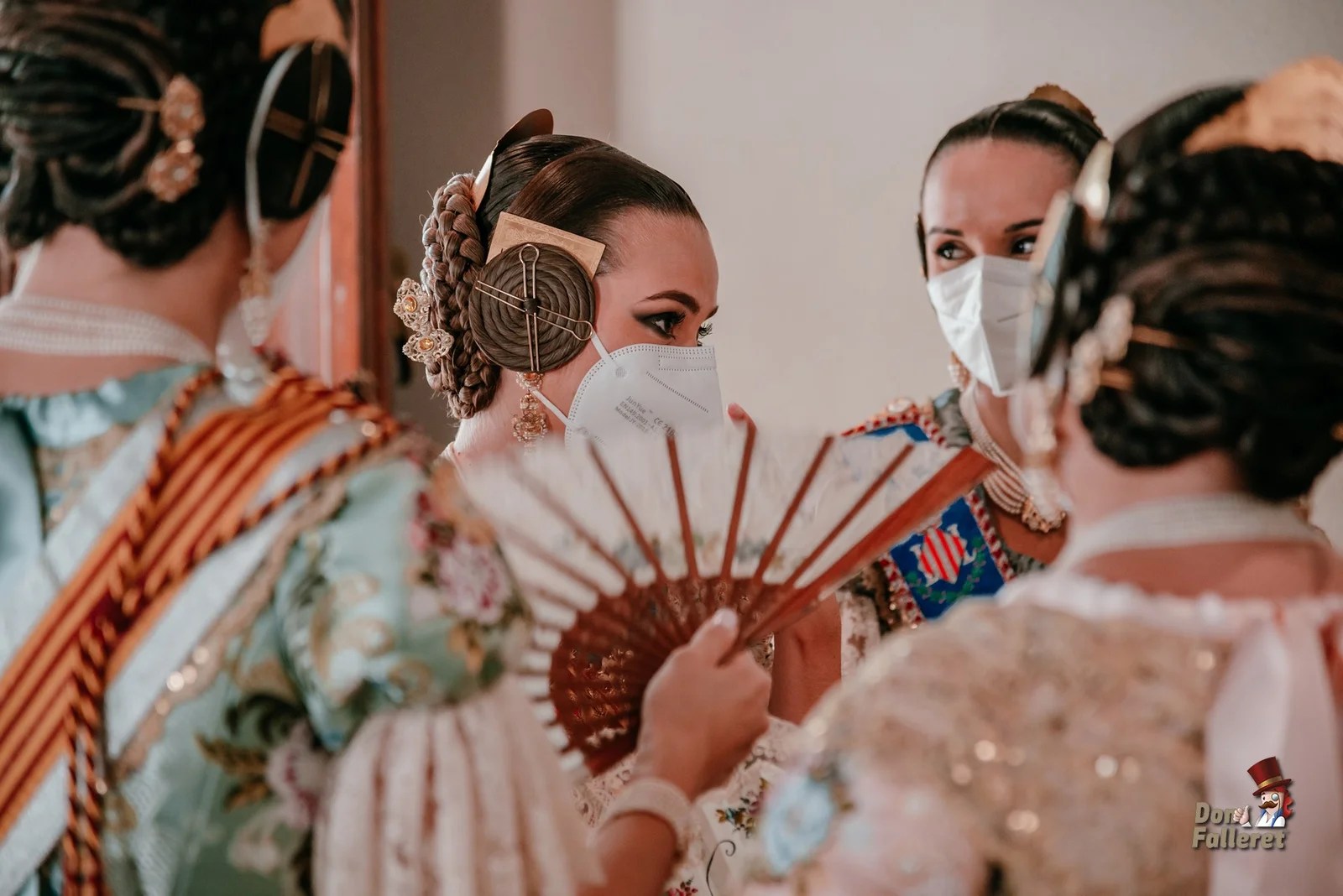 Emotivo agradecimiento de Consuelo Llobell a su Corte de Honor