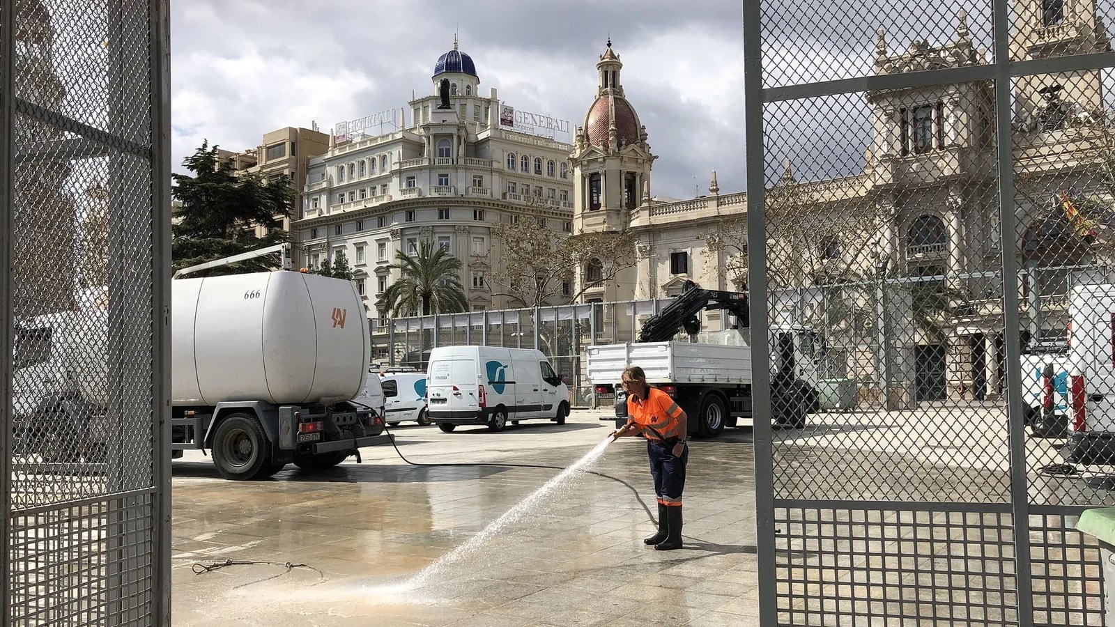 Campillo: “a pesar que no estem davant una celebració de Falles habitual, sí que hi haurà un increment de les necessitats de neteja” 1 0827 Neteja falles