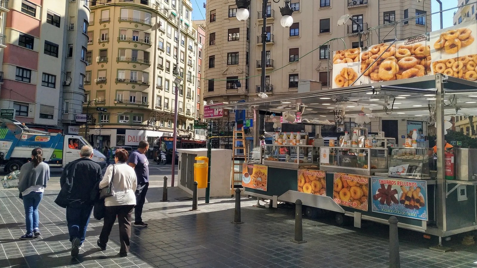 Sanitat reforça les inspeccions en matèria sanitària i compliment de les mesures Covid per als actes fallers 1 • Parada de masses fregides