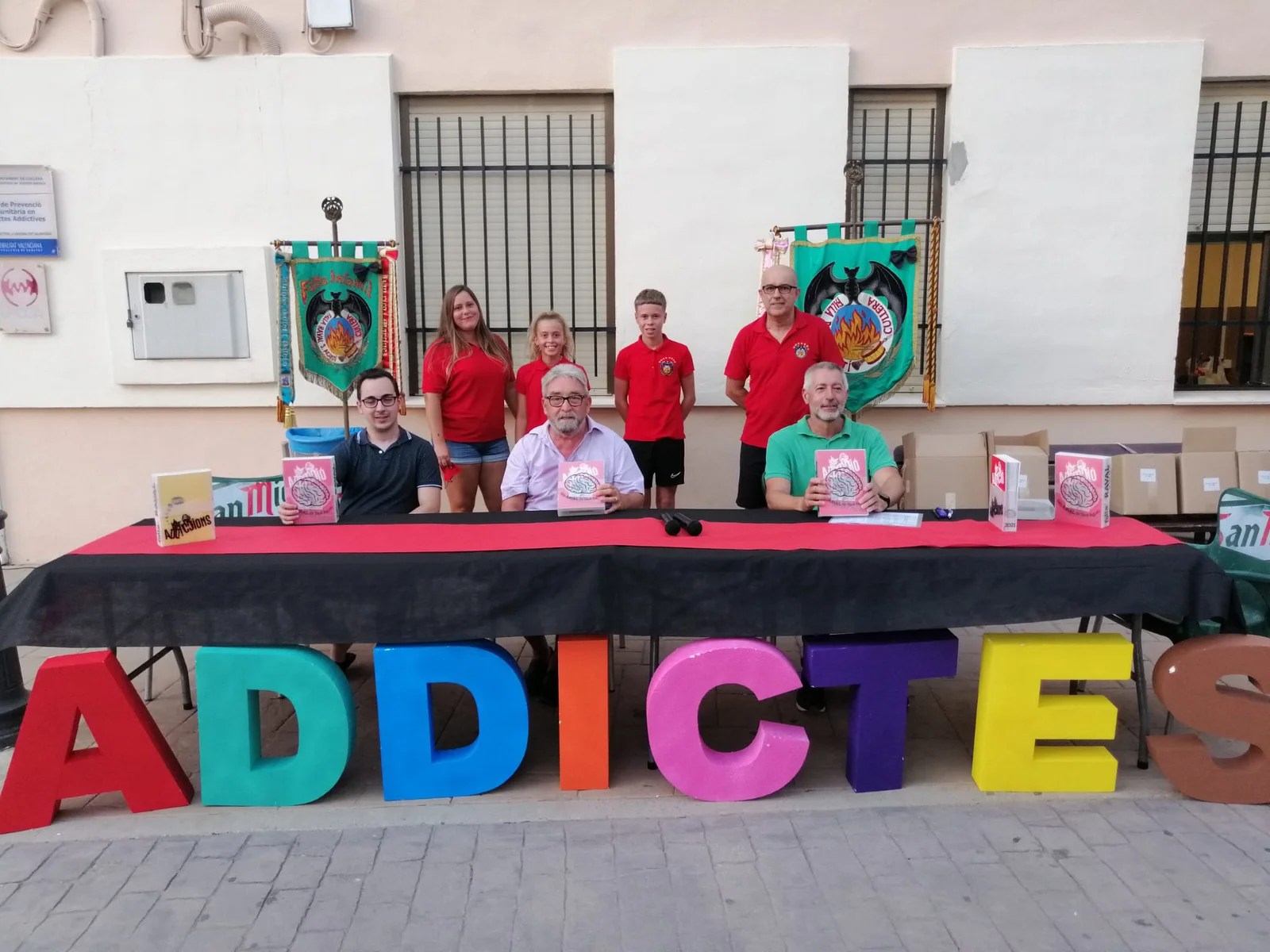 La covid no ha pogut frenar l'addicció a les falles 1 2021 LLibret Raval Presentacio