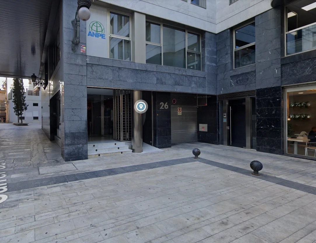 La comisión de Corretgeria podrá plantar sus fallas en la Calle San Vicente 1 Ubicación plantà de las Fallas de la comisión Corretgeria Foto: Google