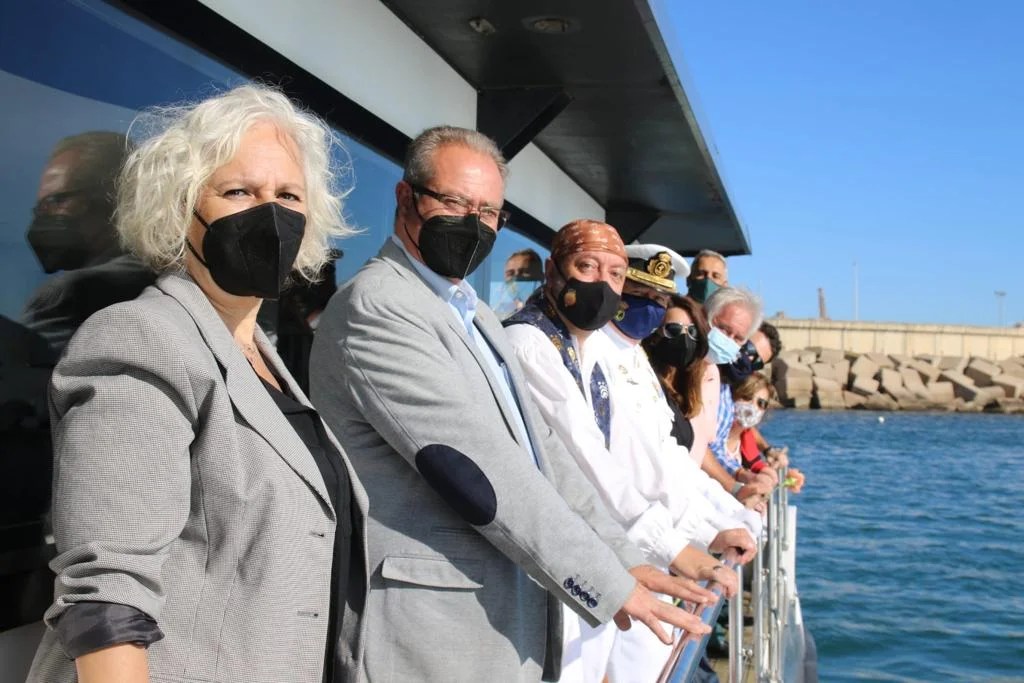Las Fallas del Marítimo hicieron su ofrenda marinera a la Mare de Déu