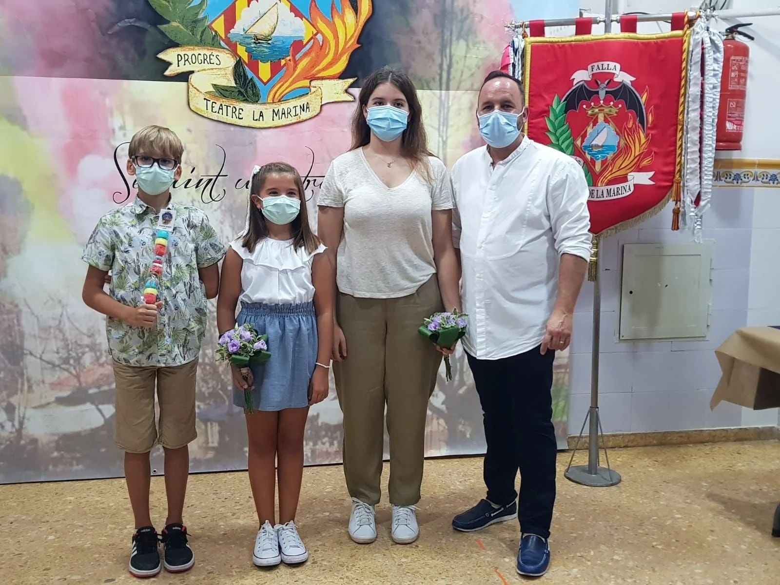 Ellos son los representantes de la Falla Progrés-Teatre de la Marina