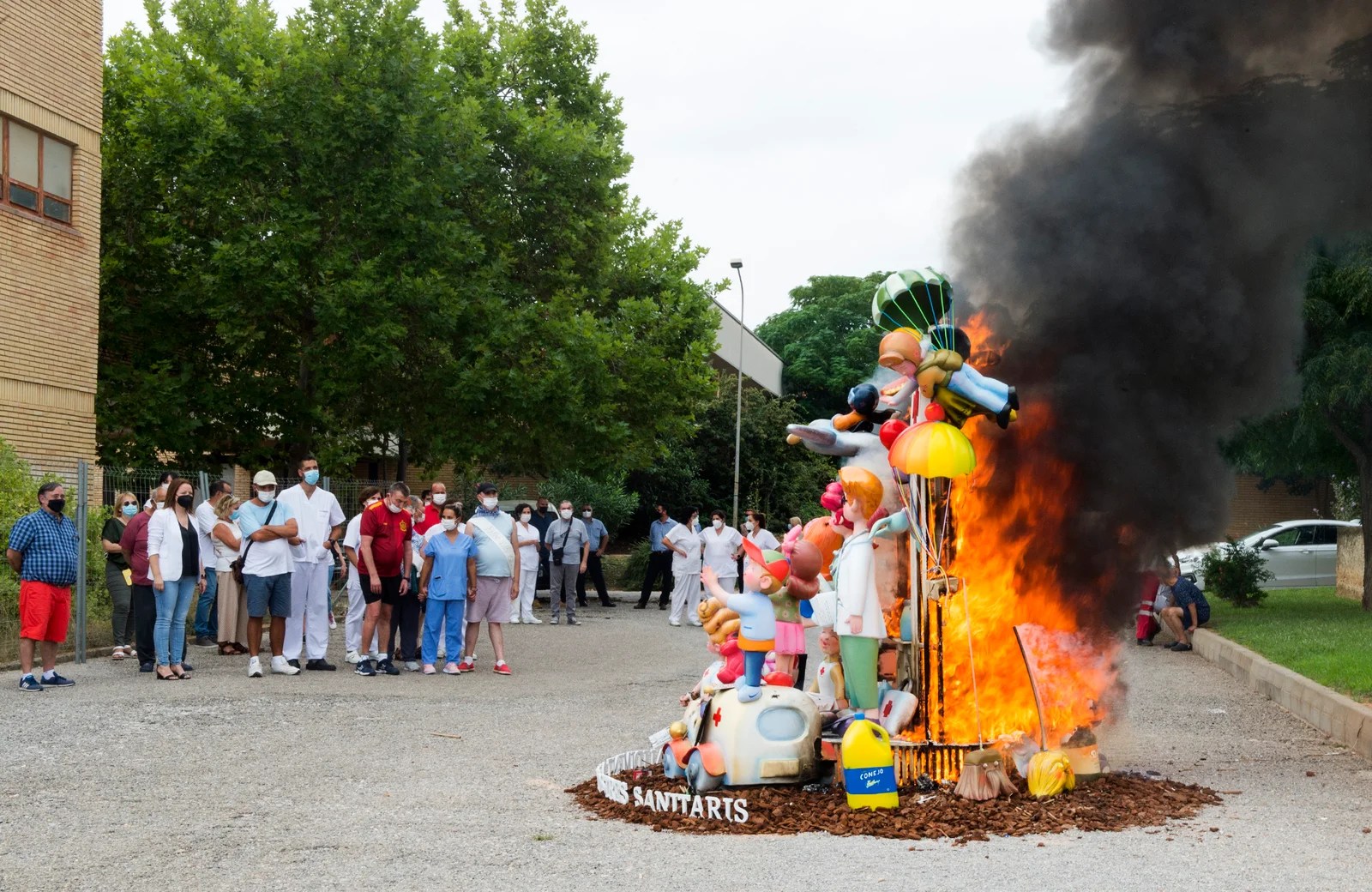 La Diputació i el Gremi d’Artistes Fallers homenatgen sanitaris i residències amb 15 monuments infantils