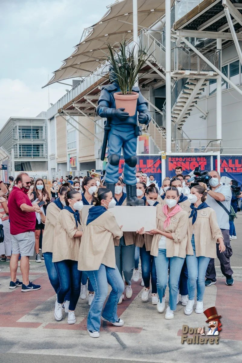 Un doblete, ninots y una fallera mayor y su corte revolucionadas 8 Clausura Exposicion del Ninot 2021 I Don Falleret por Fran Adlert 103