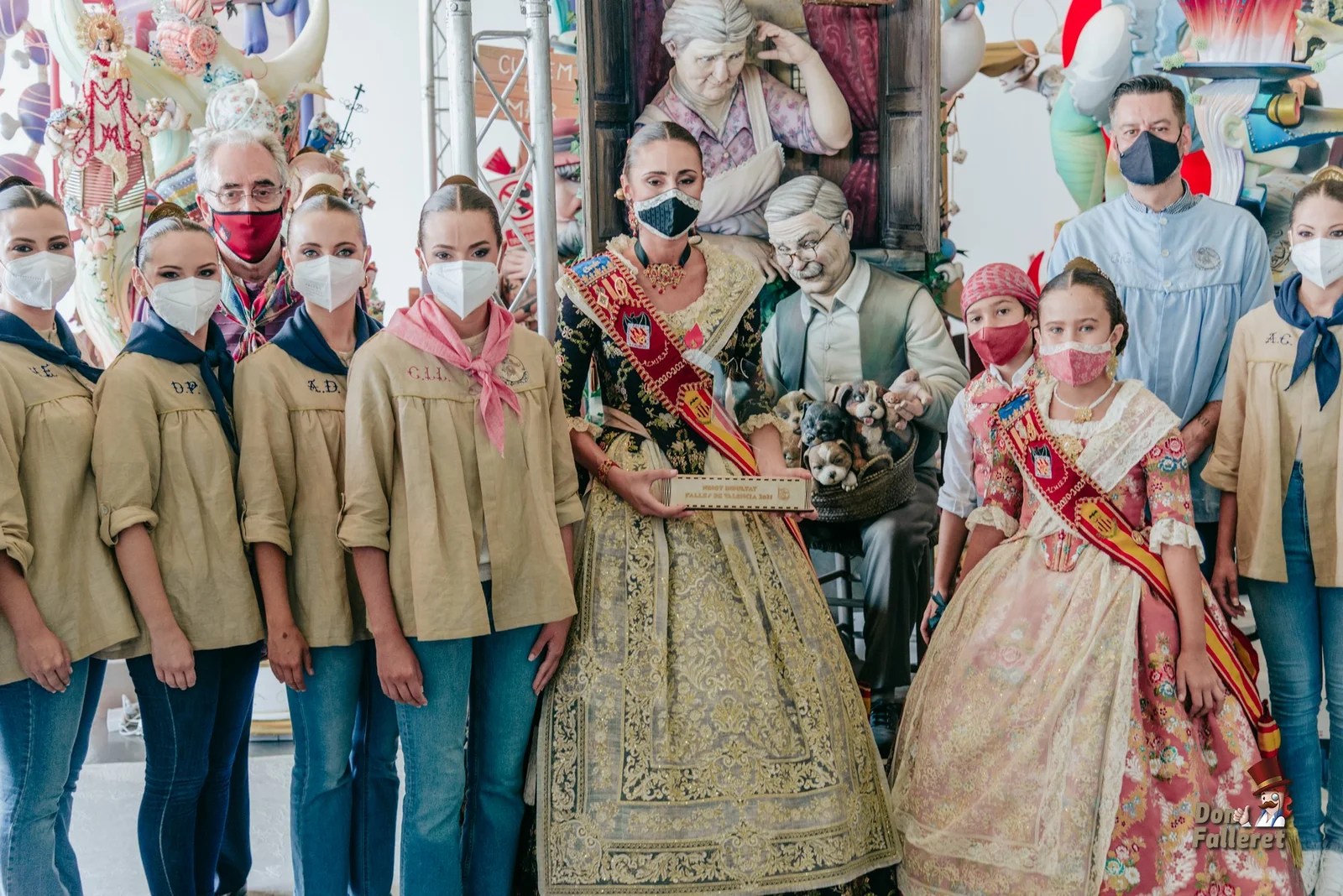 Un doblete, ninots y una fallera mayor y su corte revolucionadas 6 Doblete histórico el vivido en 2021 con los dos ninots, mayor e infantil, de la Falla Almirante Cadarso Foto: Fran Adlert