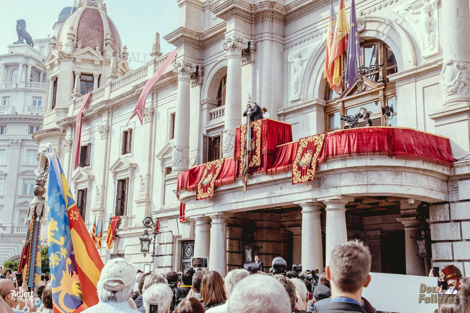 La procesión cívica del 9 de Octubre cambia el recorrido y reduce el número de participantes 1 9 de octubre 2019 Don Falleret Fran Adlert 1