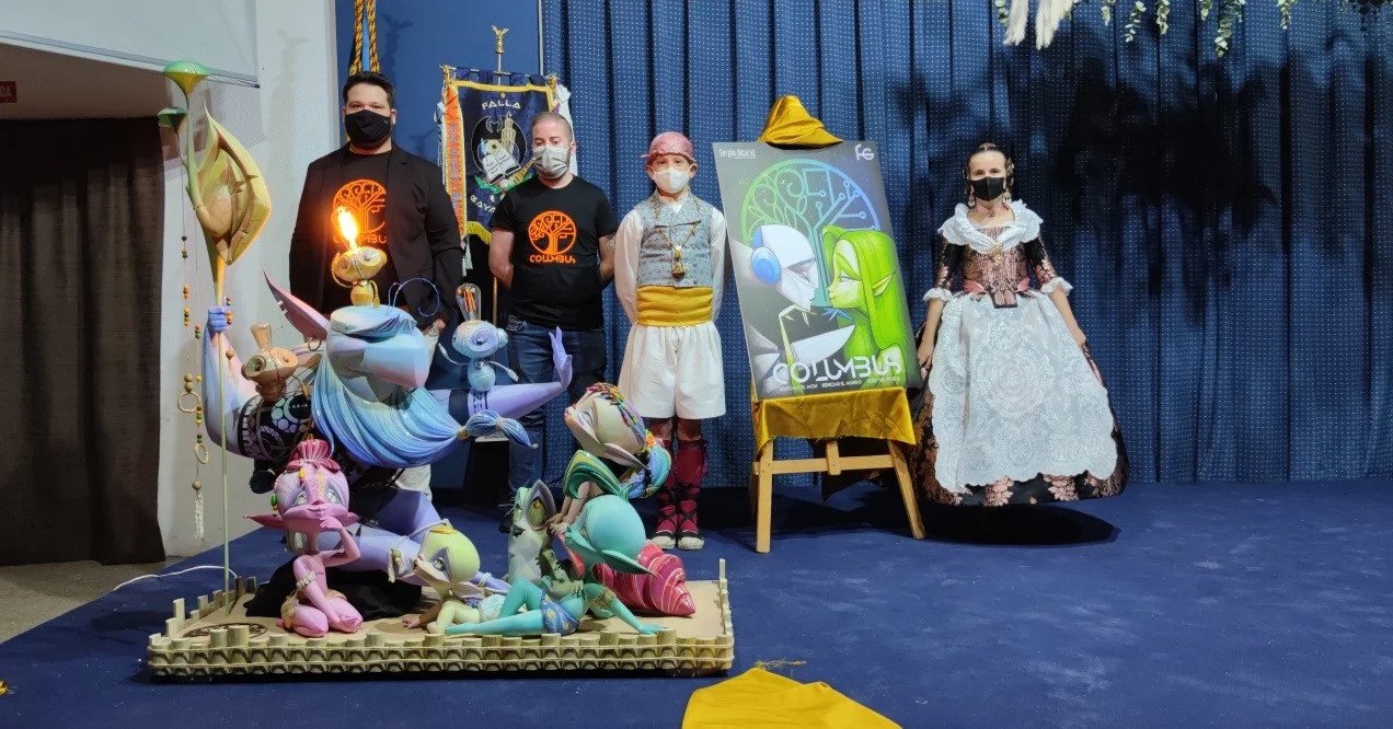 La comisión de Gayano Lluch presentó los bocetos de sus Fallas 2022