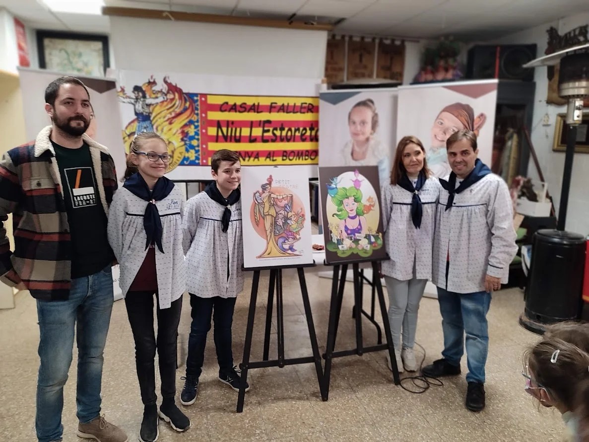 La comisión de la Falla Carrer de Baix-Mesón de Morella presentó sus Fallas 2022