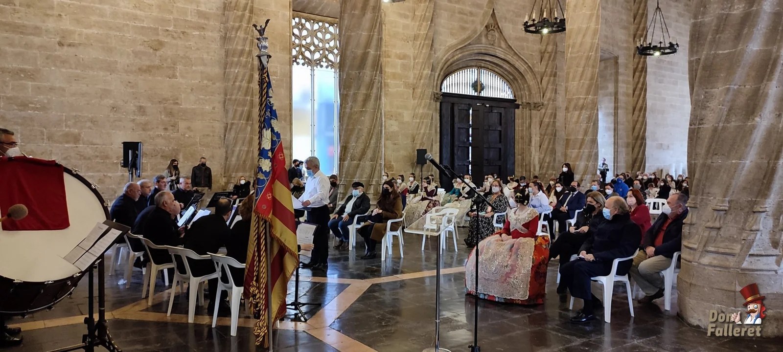 Las Fallas de La Seu Xerea Mercat premian a referentes de la sociedad valenciana