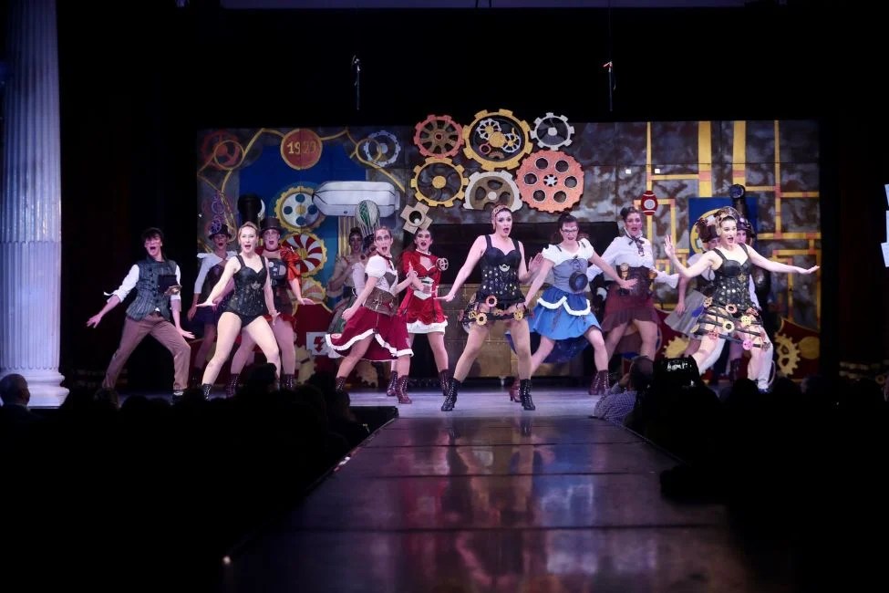 La falla L’Antiga de Campanar arrasa en la final del XXXVI concurso de Playbacks en modalidad grupo A