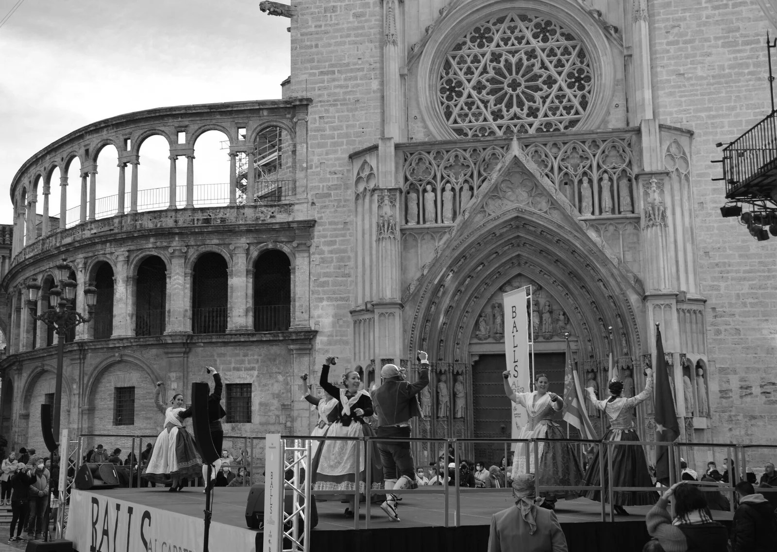 El LXI concurso de fotografía de Junta Central Fallera premia a las mejores imágenes sobre la fiesta de las Fallas 29 Balls al carrer Foc i tradicions