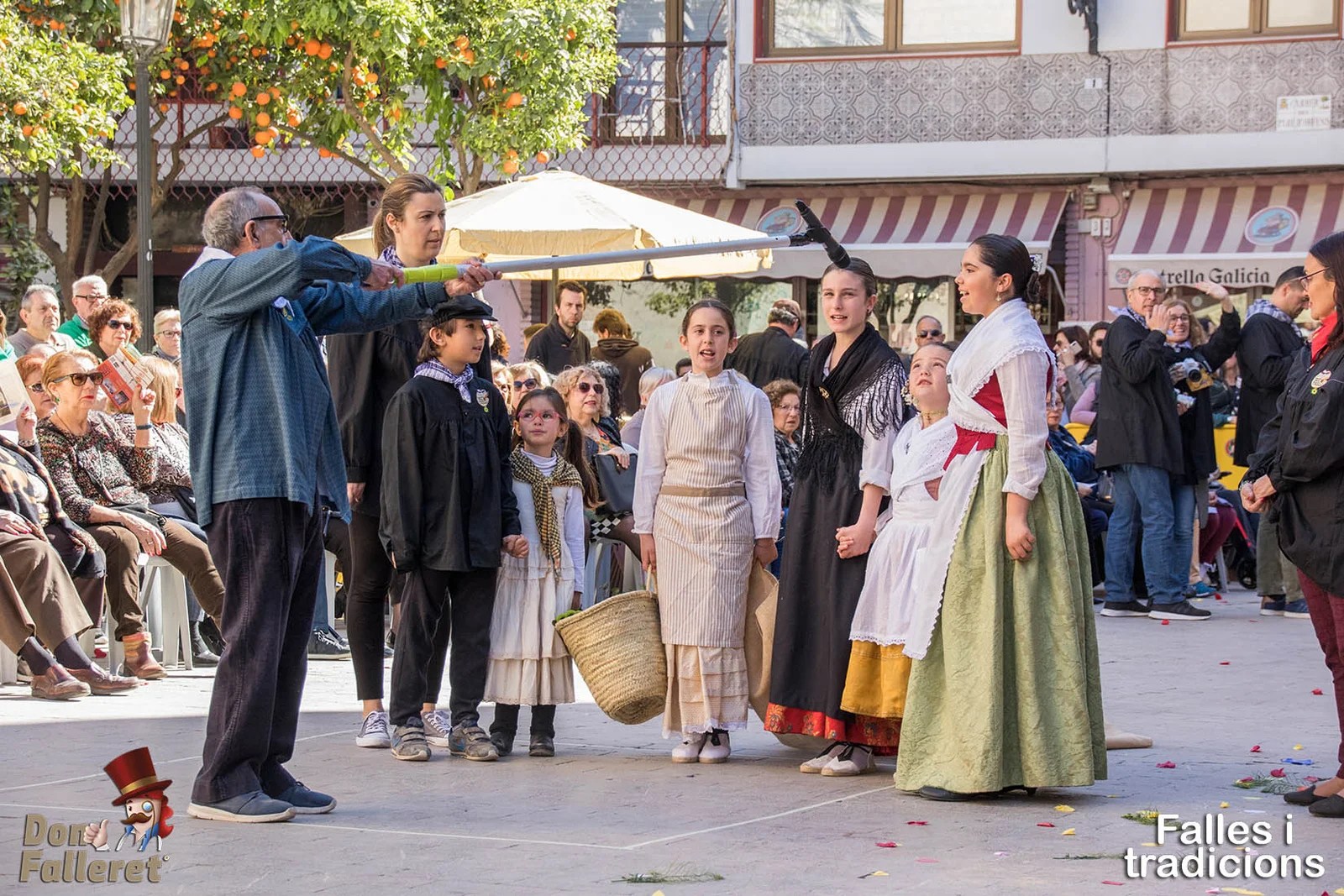La Falla Plaza del Árbol celebra "60 anys d'Estoreta" 1 Cant de lEstoreta 2019 Don Falleret 91
