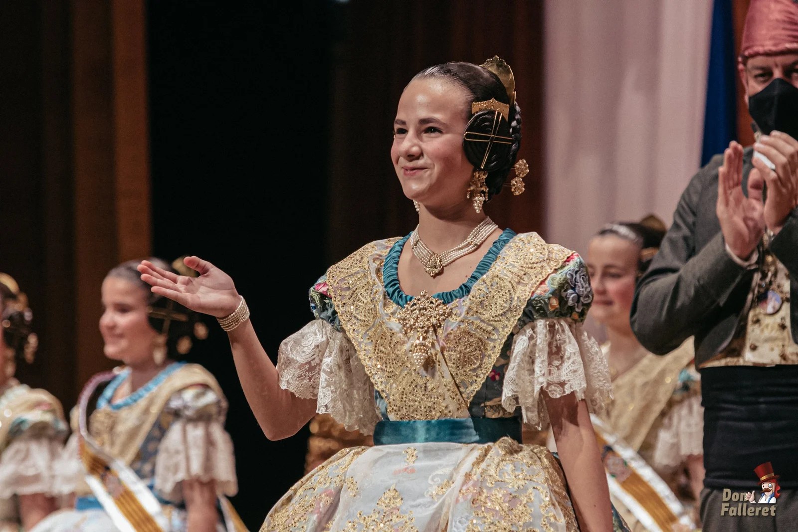 Una Falla y flores para Nerea López Maestre, Fallera Mayor Infantil de València 5 Exaltaciones FMIV22 Foto Fran Adlert 31 Don Falleret