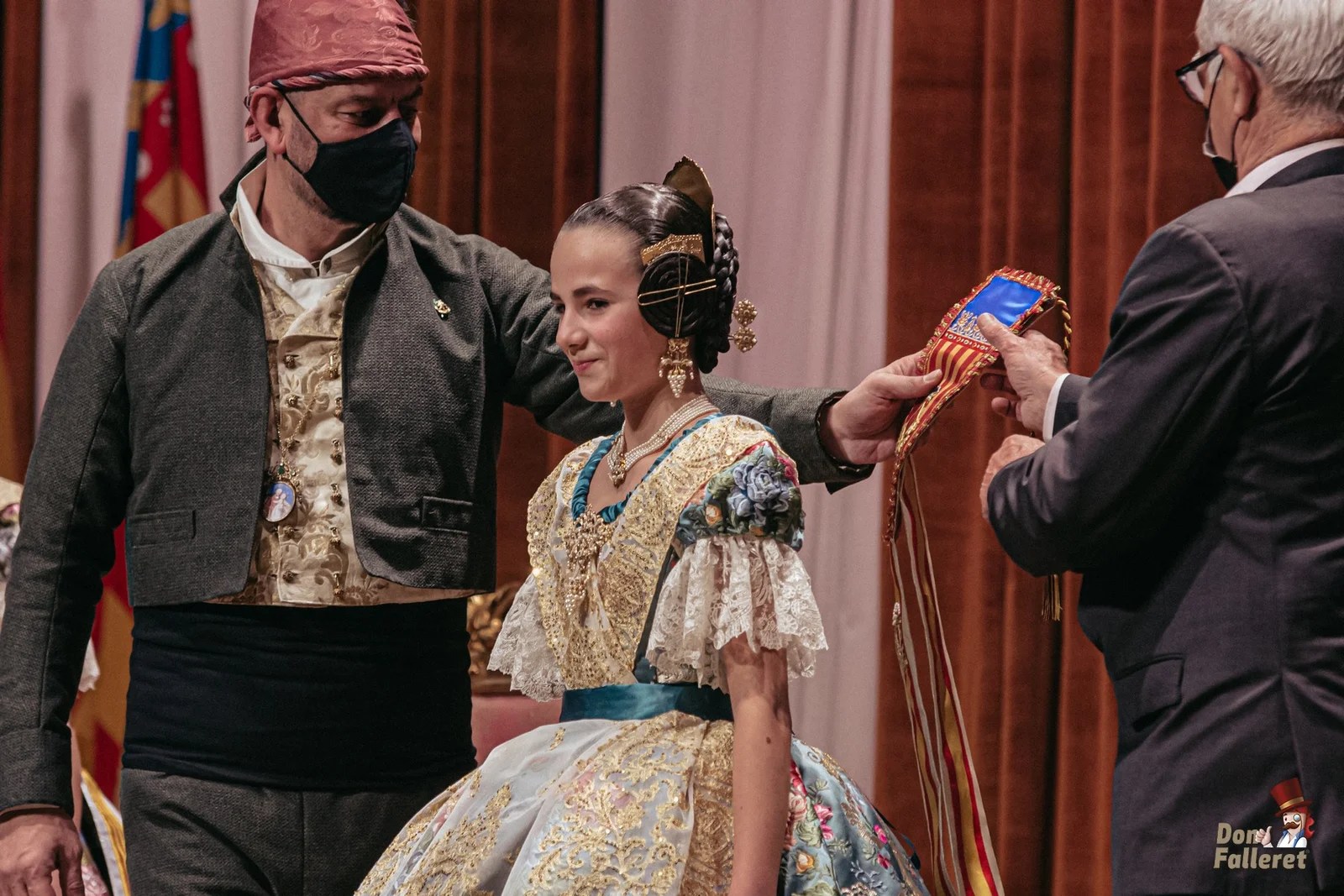Una Falla y flores para Nerea López Maestre, Fallera Mayor Infantil de València 8 Exaltaciones FMIV22 Foto Fran Adlert 42 Don Falleret