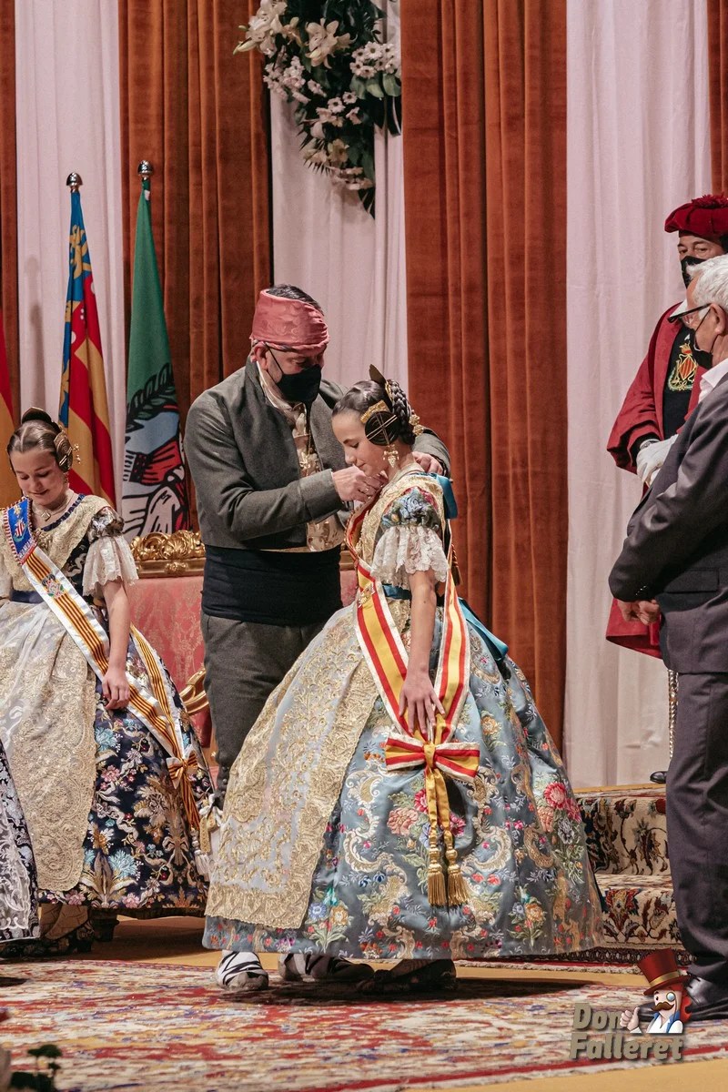Una Falla y flores para Nerea López Maestre, Fallera Mayor Infantil de València 10 Exaltaciones FMIV22 Foto Fran Adlert 51 Don Falleret
