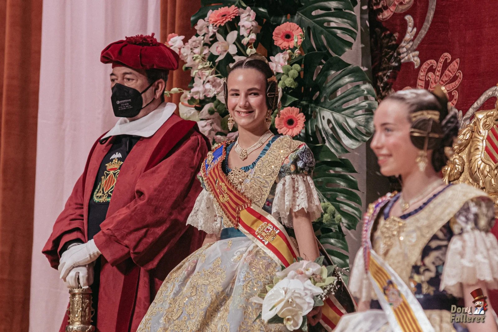 Una Falla y flores para Nerea López Maestre, Fallera Mayor Infantil de València