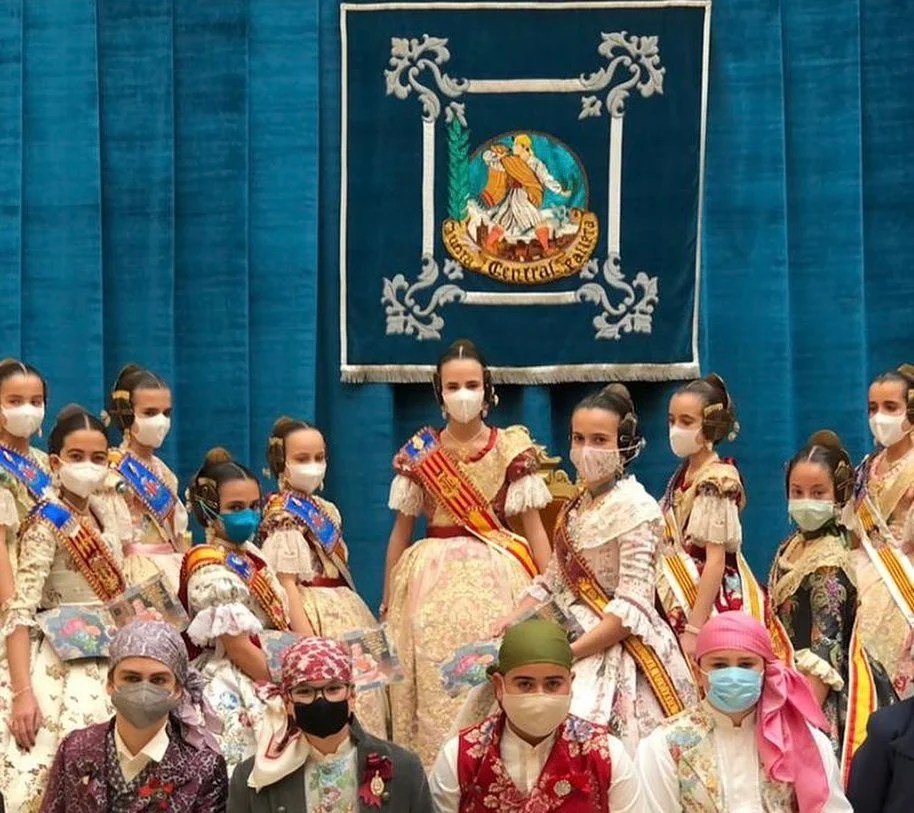 Los representantes infantiles de la Falla Gral. Pando en el intercambio de fotos FOTONOTICIA 1 273815301 1144243432983220 3116195310301627842 n