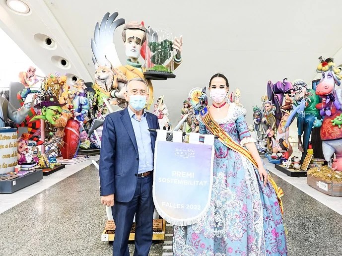 EL NINOT DEDICADO A FÉLIX RODRÍGUEZ DE LA FUENTE Y UNA ESCENA DE UN NIÑO QUE SUEÑA CON SER ASTRONAUTA GANAN EL ‘PREMI SOSTENIBILITAT’ Y ‘PREMI DIVULGACIÓ’ DE LA CIUTAT DE LES ARTS I LES CIÈNCIES 1 110322 PRES foto2 EntregaPremiSostenibilidad CAC