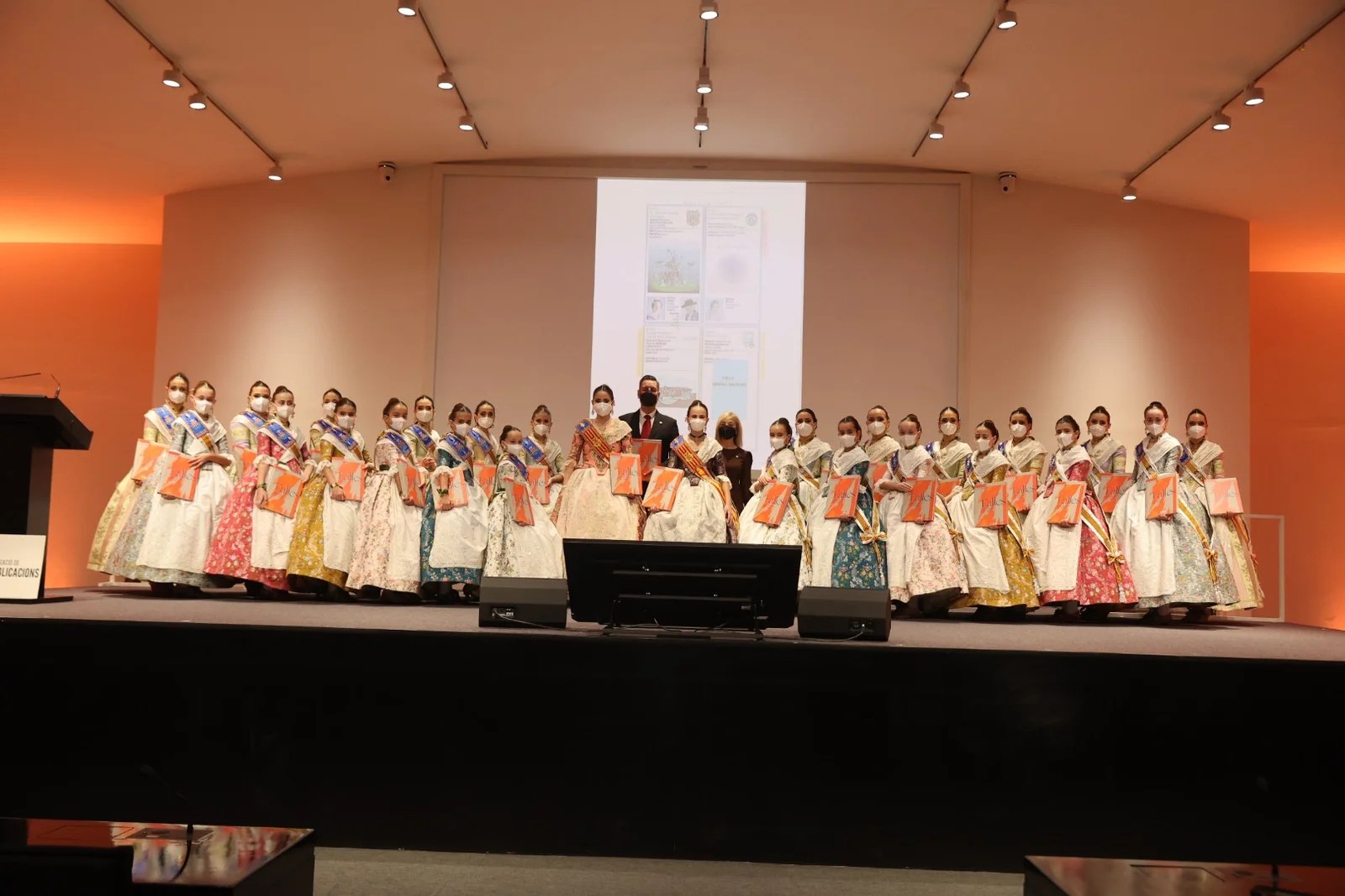 El Llibre Faller 2022 renace de la llama con un monográfico dedicado a València Capital Mundial del Diseño 8 image00001 3