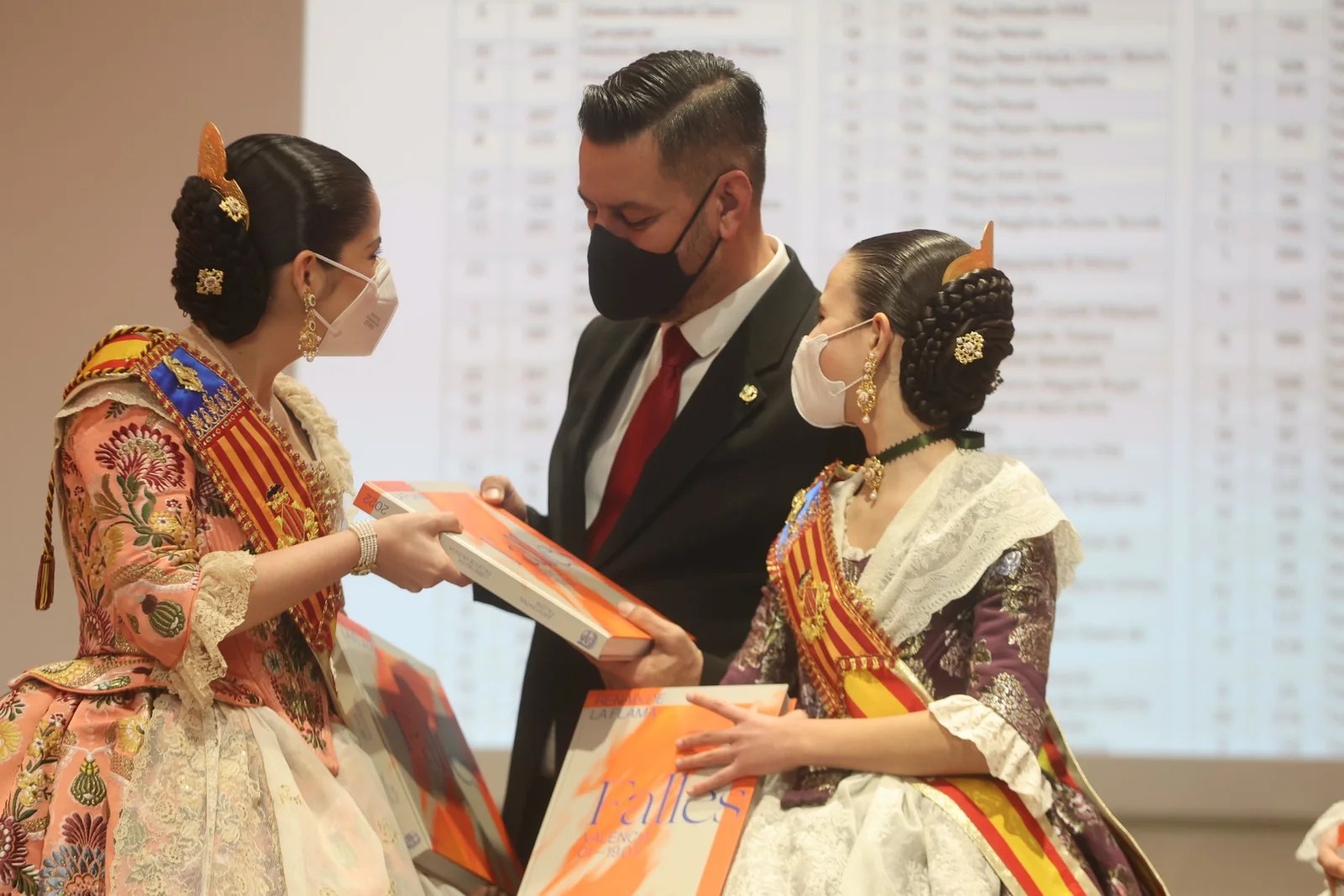 El Llibre Faller 2022 renace de la llama con un monográfico dedicado a València Capital Mundial del Diseño 13 image00006 3