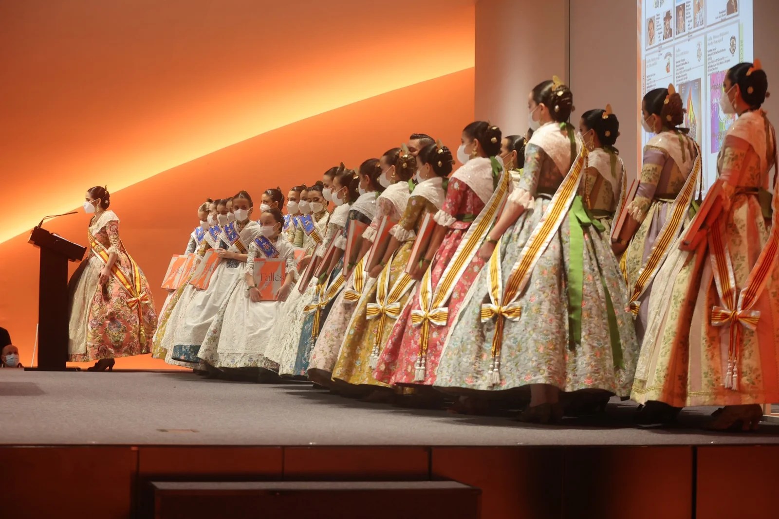 El Llibre Faller 2022 renace de la llama con un monográfico dedicado a València Capital Mundial del Diseño 5 image00007 3