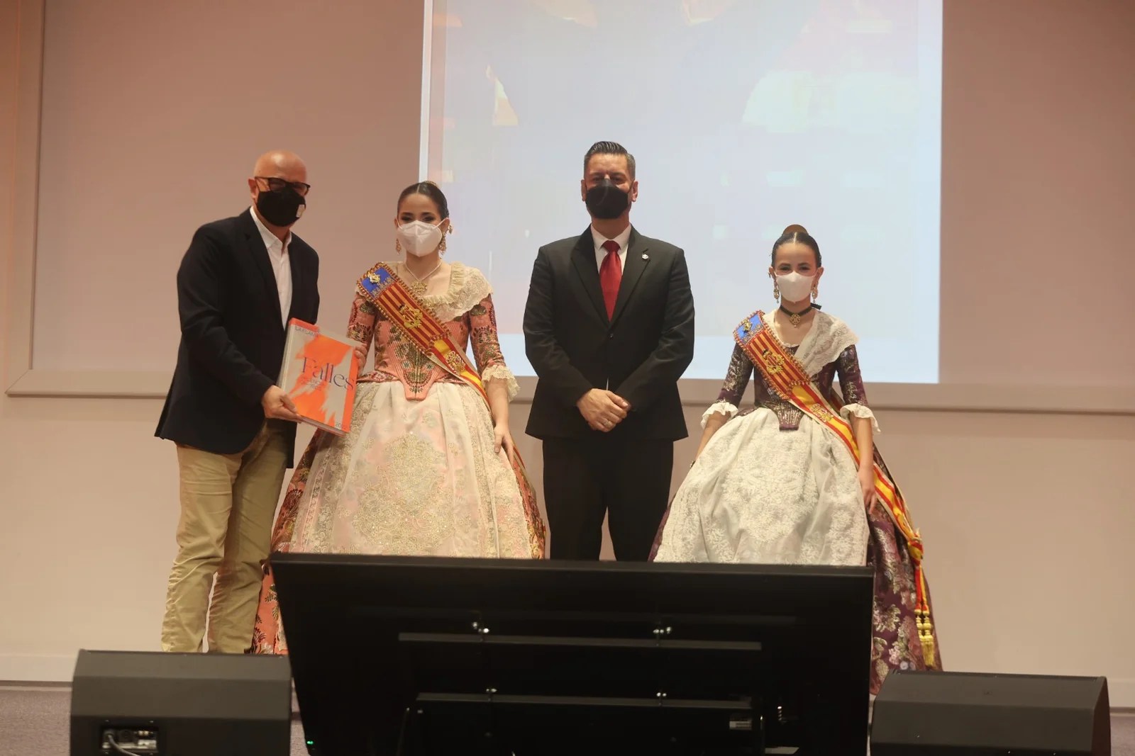 El Llibre Faller 2022 renace de la llama con un monográfico dedicado a València Capital Mundial del Diseño 19 image00012 3