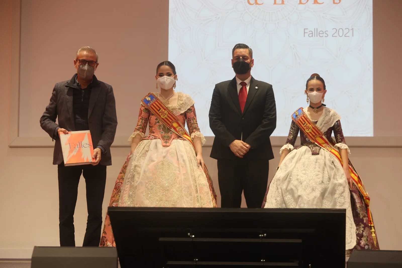 El Llibre Faller 2022 renace de la llama con un monográfico dedicado a València Capital Mundial del Diseño 22 image00015 2