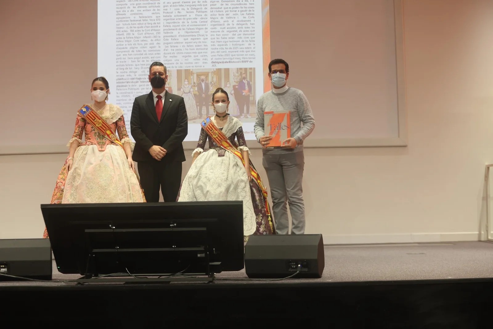 El Llibre Faller 2022 renace de la llama con un monográfico dedicado a València Capital Mundial del Diseño 26 image00019 1