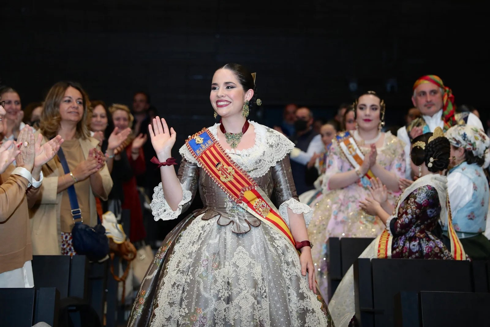 La XVII Gala de la Solidaridad Fallera reconoce los proyectos sociales, humanitarios, igualitarios e inclusivos de las comisiones falleras 9 A44I0050 scaled