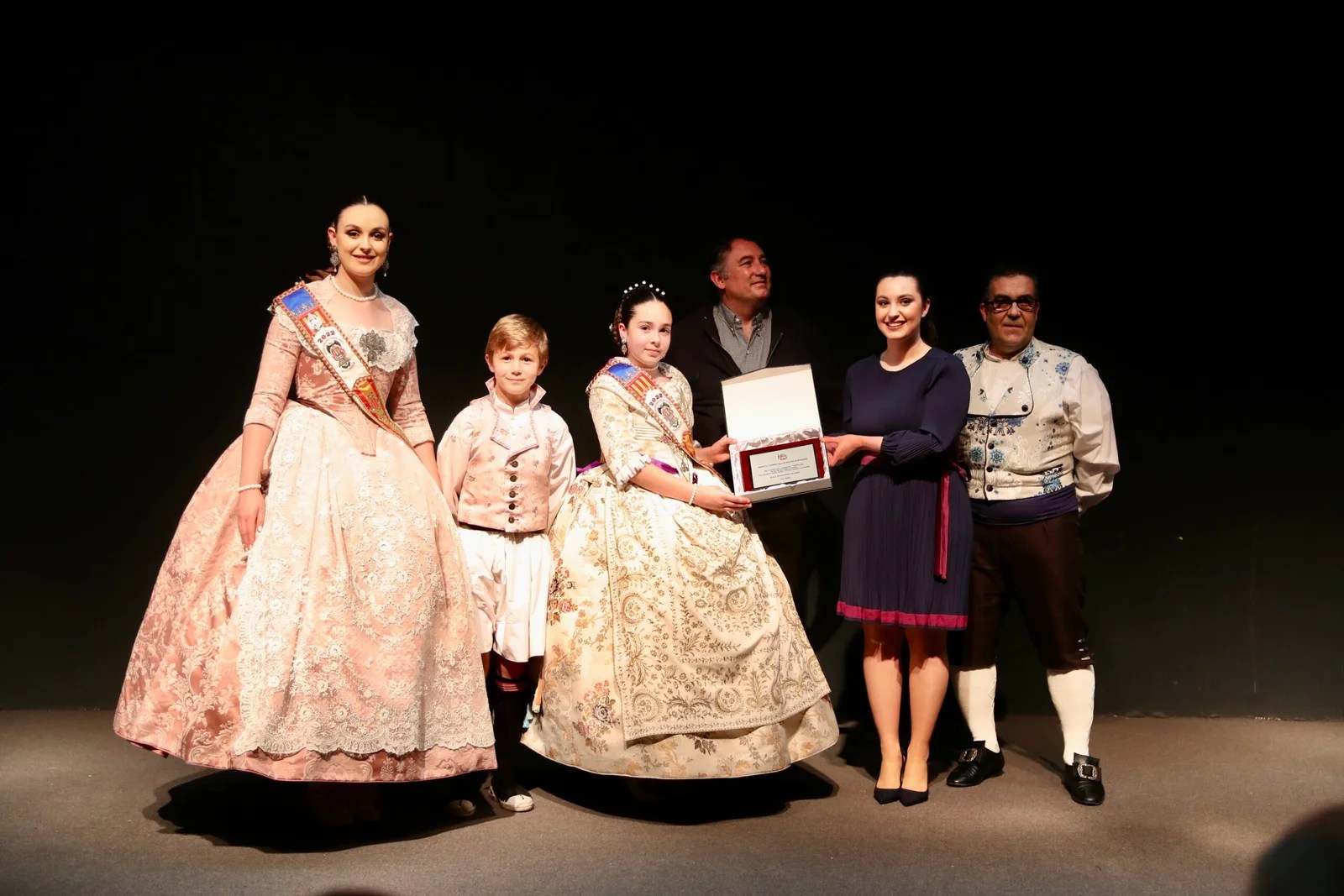 La XVII Gala de la Solidaridad Fallera reconoce los proyectos sociales, humanitarios, igualitarios e inclusivos de las comisiones falleras 48 A44I9976 scaled