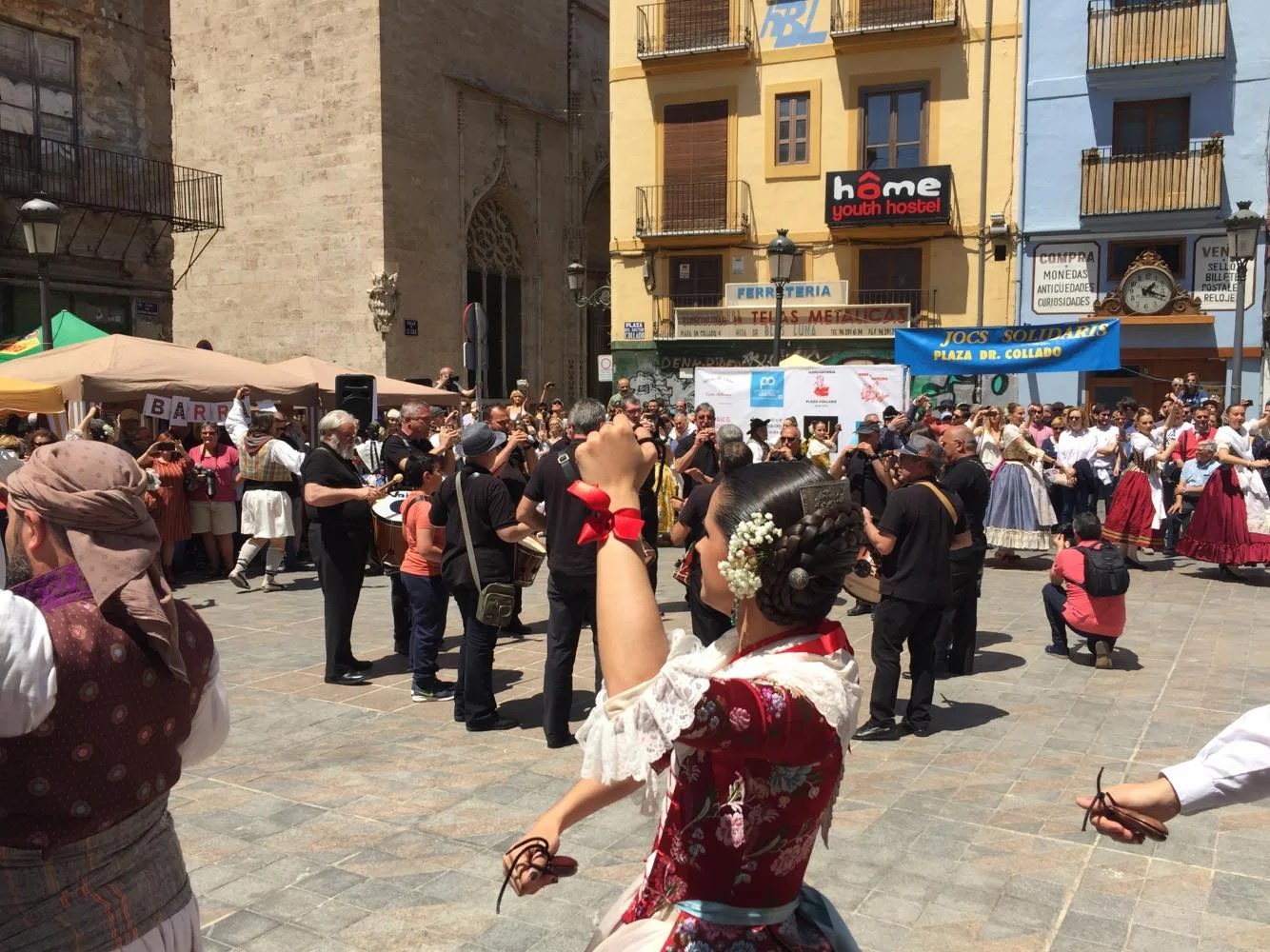 La falla Doctor Collado celebra los Jocs Solidaris con un carrusel de actividades y una dansà popular a beneficio de siete centros ocupaciones