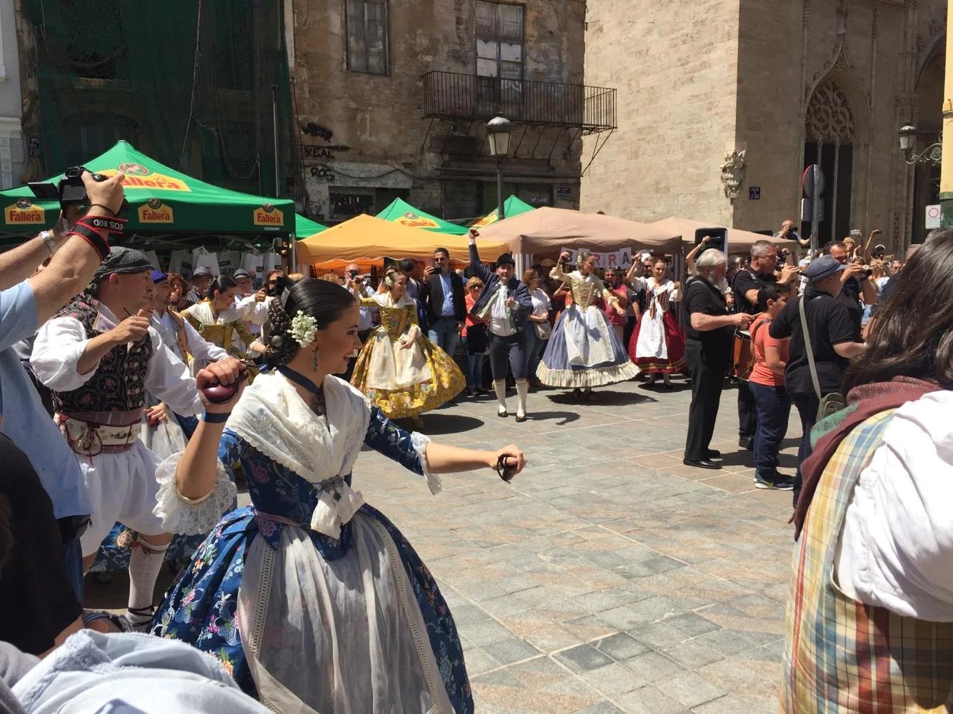 La falla Doctor Collado celebra los Jocs Solidaris con un carrusel de actividades y una dansà popular a beneficio de siete centros ocupaciones 1 2
