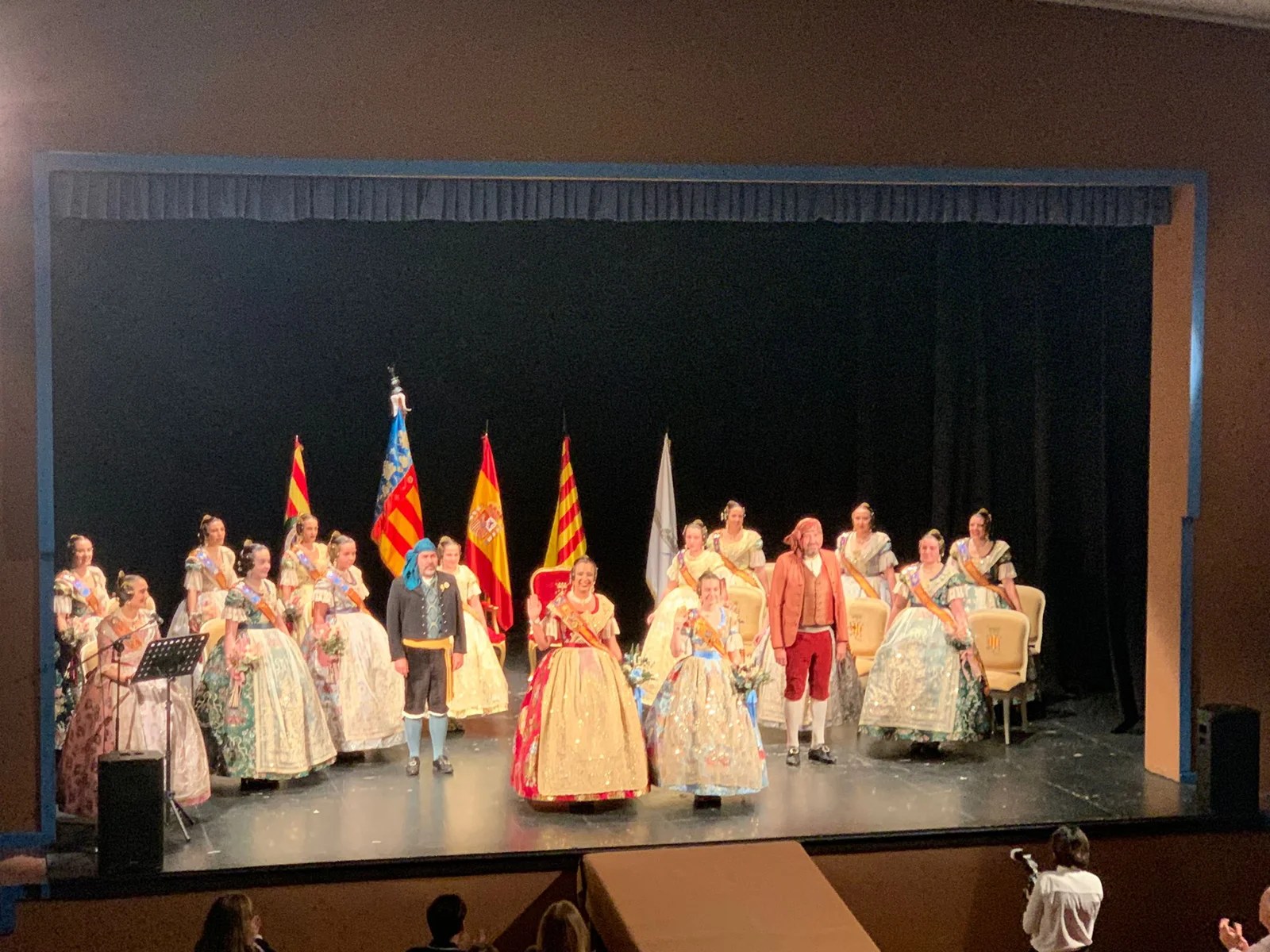 Punto y final al reinado de Aitana y Sandra como falleras mayores del Camp de Morvedre