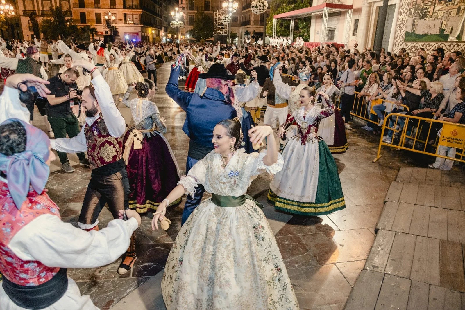 Estos son los actos en honor a la Virgen de los Desamparados 2022 2 dansa 2019 a la Virgen don Falleret 23