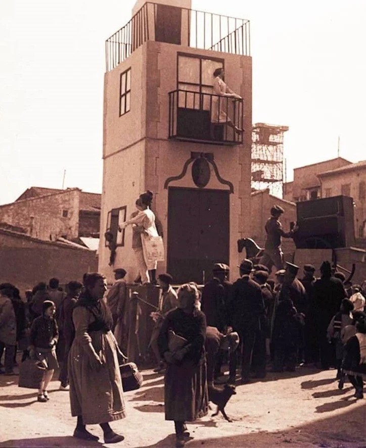 La Falla Clero inicia la celebración de su centenario con la cremà de la reproducción de su primera Falla de 1923 4 288802799 5755979794429644 3525667621718996467 n