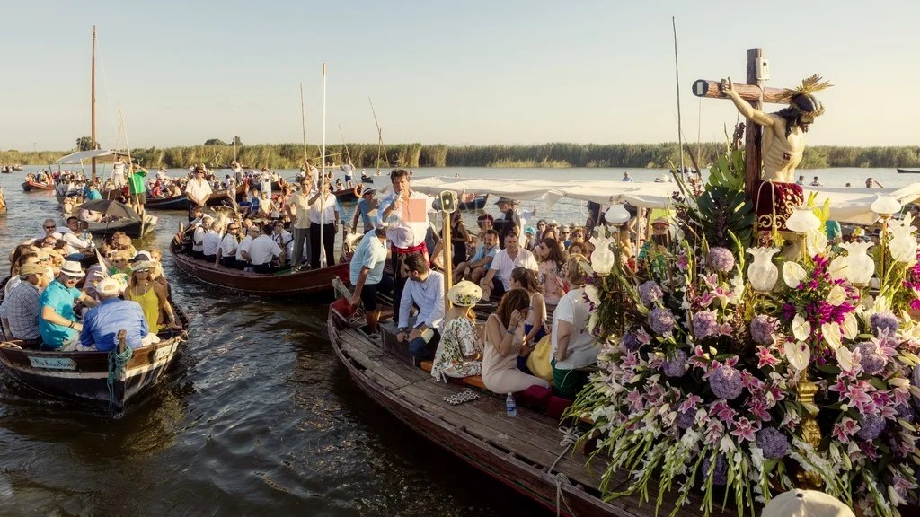 El Ayuntamiento facilita ocho barcas para la romería de El Palmar 1 0802 Romeria El Palmar