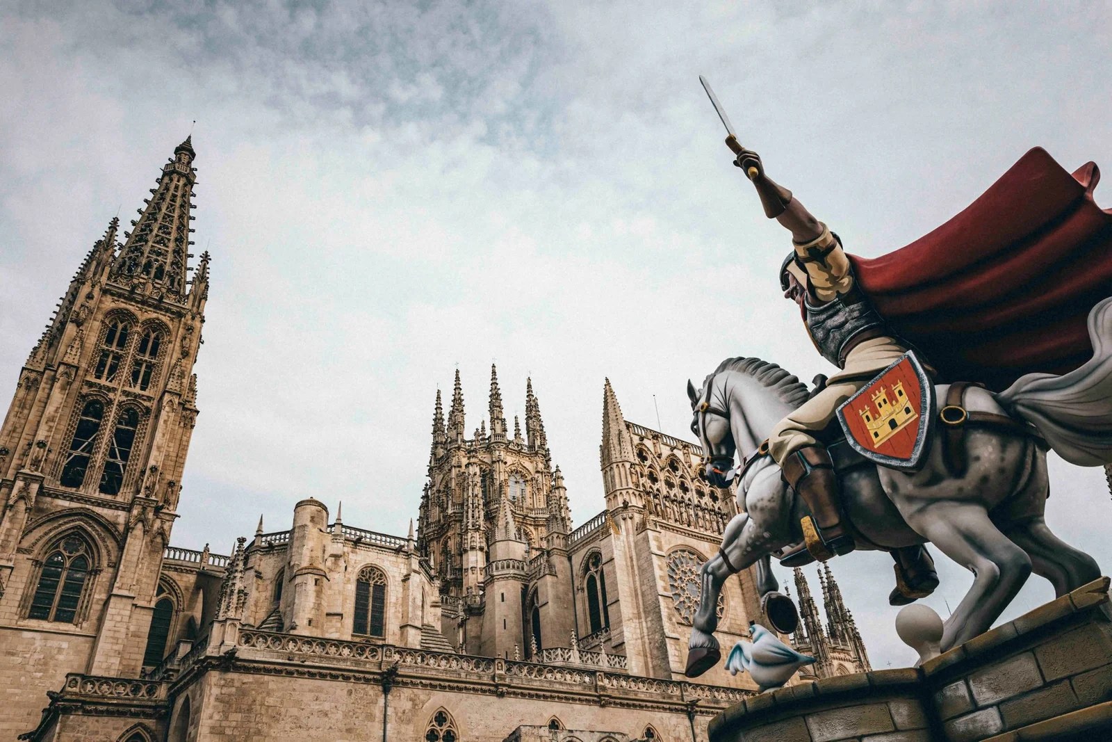 Las Fallas de Valencia y la Catedral de Burgos unidas por la cremà de la falla del Cid Campeador 6 FdVcAFOXEAEbTO8