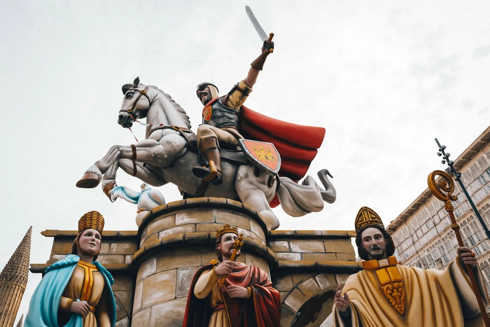 Las Fallas de Valencia y la Catedral de Burgos unidas por la cremà de la falla del Cid Campeador 5 FdVcMIWXgAI11P6