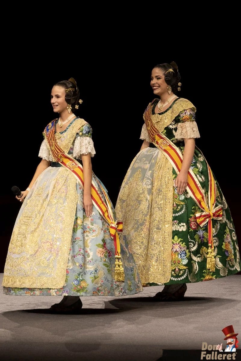 Hablándoles a las candidatas a Falleras Mayores 2023 - Foto: Pablo Garcés/Don Falleret Fonteta 16
