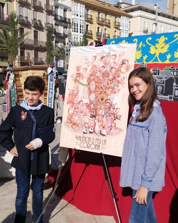 Ceballos y Sanabria reproducen la carroza de la Corona de la Virgen para la falla infantil de la Plaza de la Reina 3 316236139 655857712897472 1305233215662909228 n