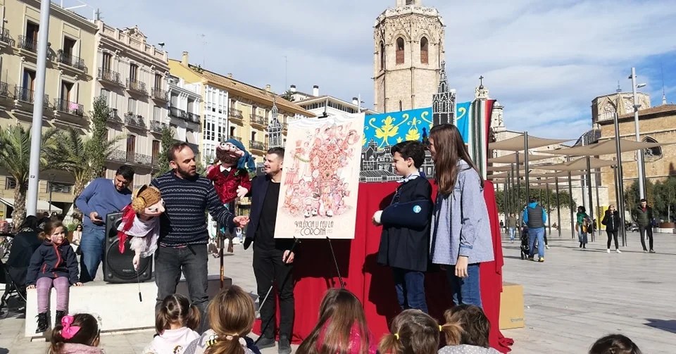 Ceballos y Sanabria reproducen la carroza de la Corona de la Virgen para la falla infantil de la Plaza de la Reina 5 316266848 655857626230814 1972147094058286805 n