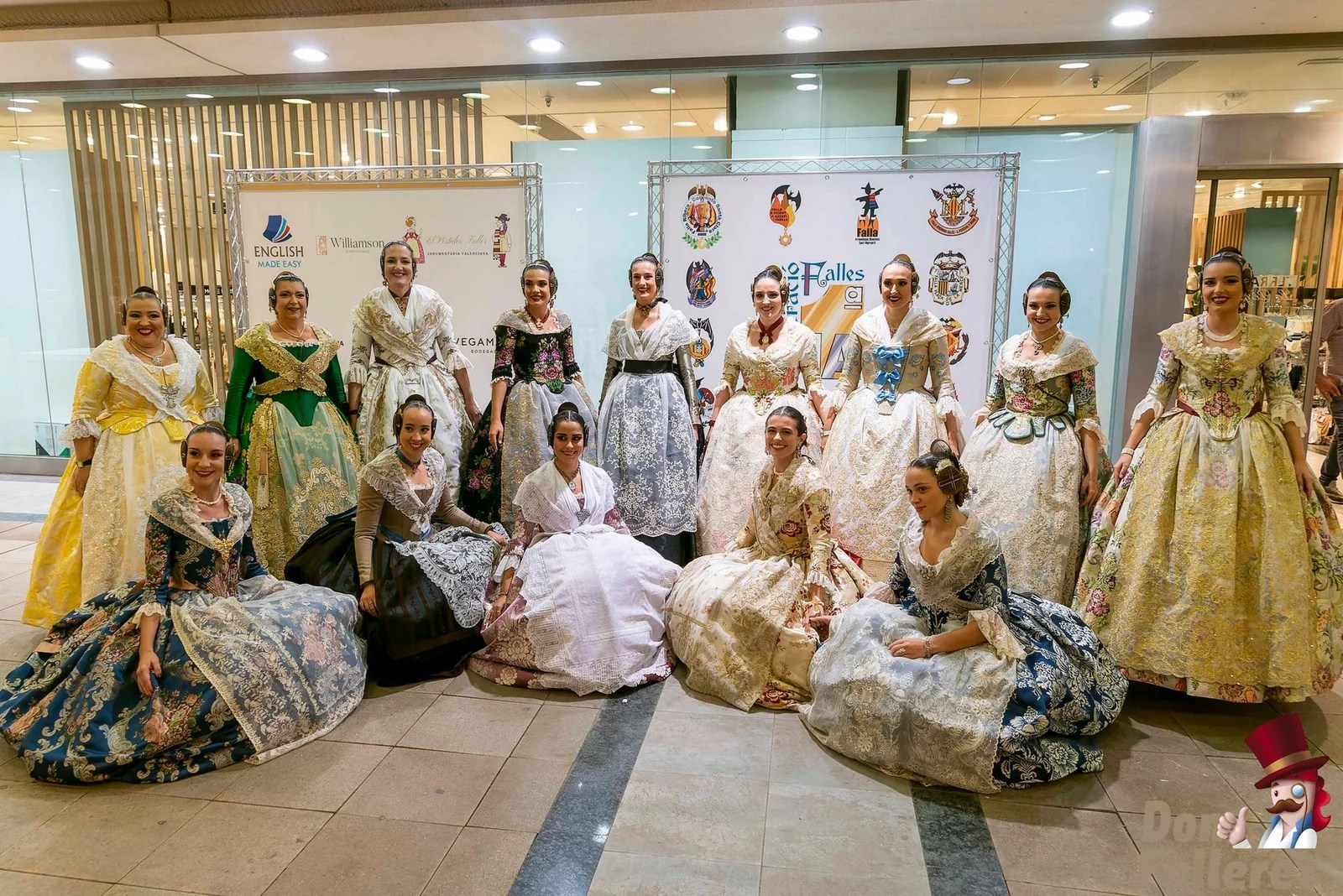 Las máximas representantes de las comisiones falleras de la federación de falla 1ªA Presentacion1A 31