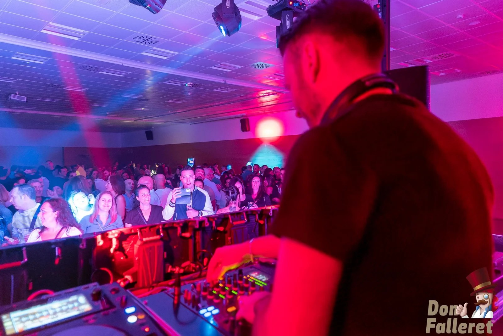 Éxito de la V Gala Remember En Vena de la Falla Els Generals 5 Remember 7