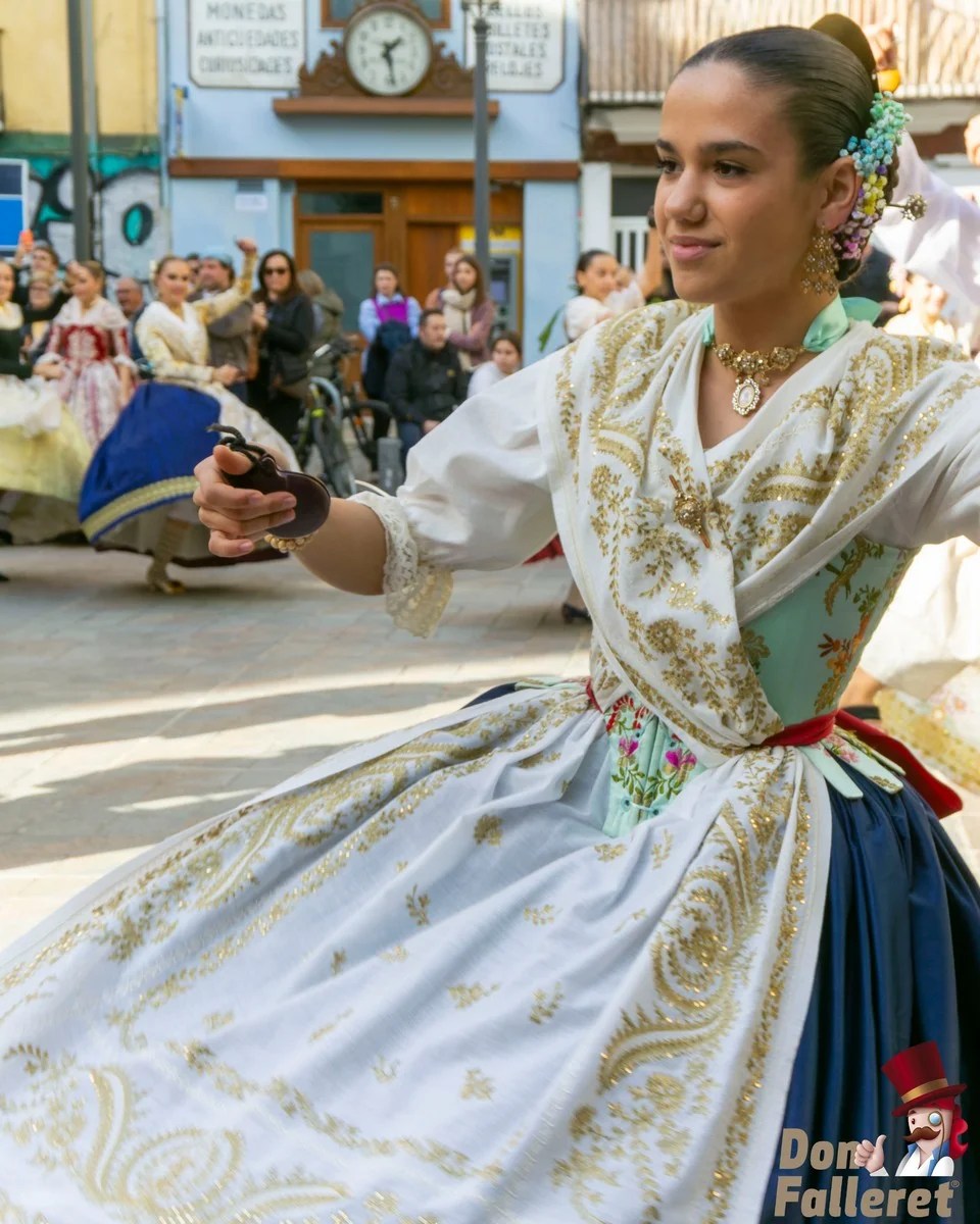 5 Falleras Mayores Infantiles de Valencia en la dansà del 50 aniversario de la Falla Infantil de Dr. Collado 7 Dansa infantil 50