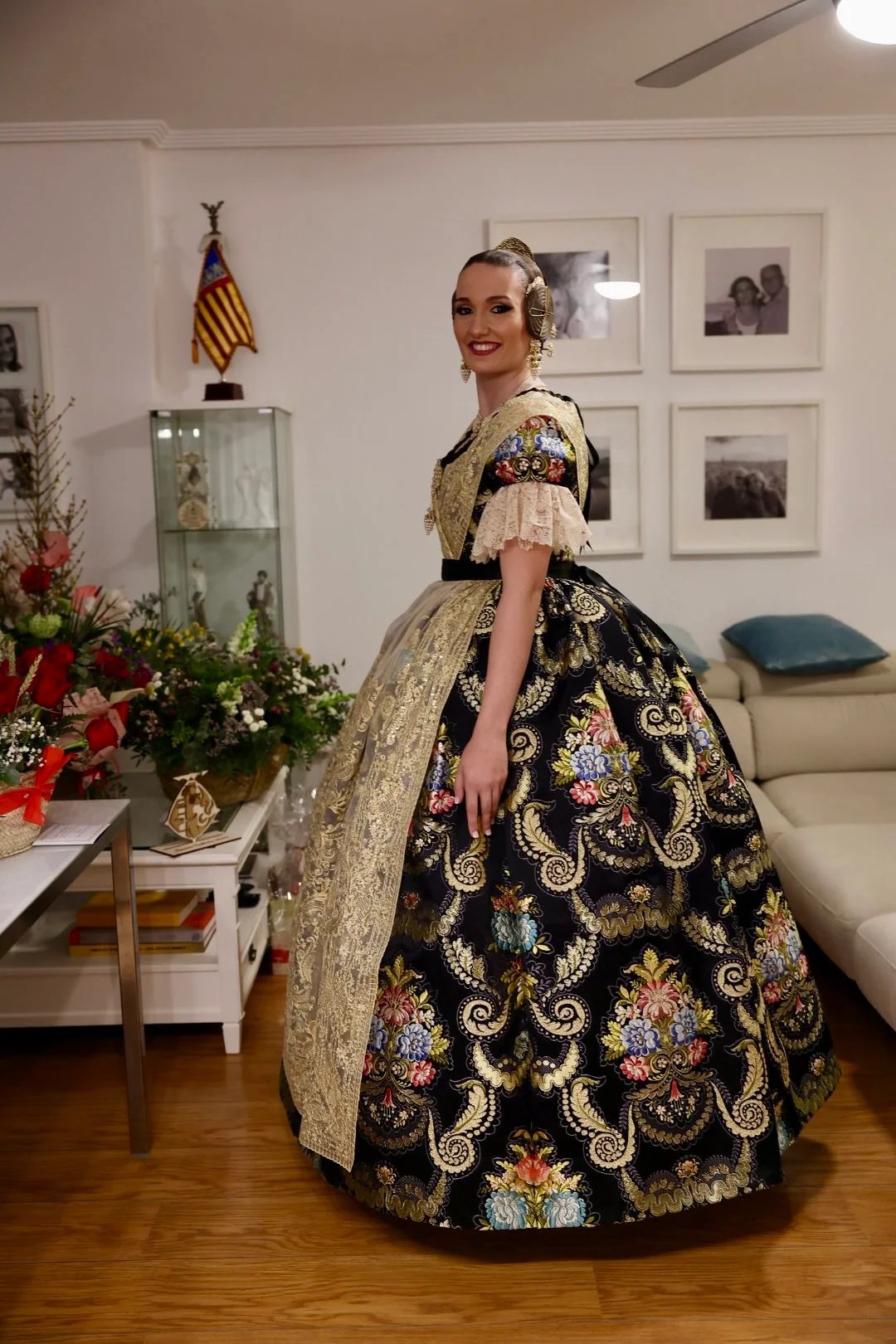 Laura Mengó Hernández exaltada Fallera Mayor de Valencia 2023 2 FngT2ptXEAcdJFq